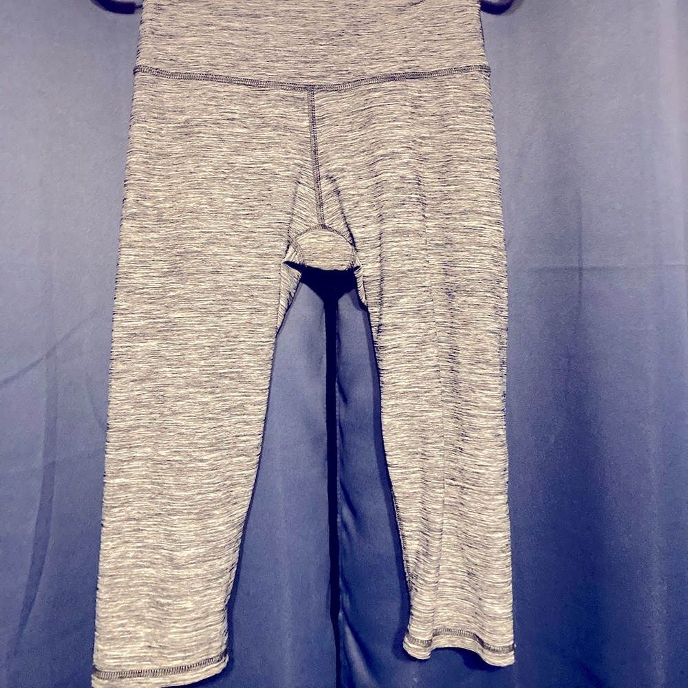 Capri fitted workout leggings